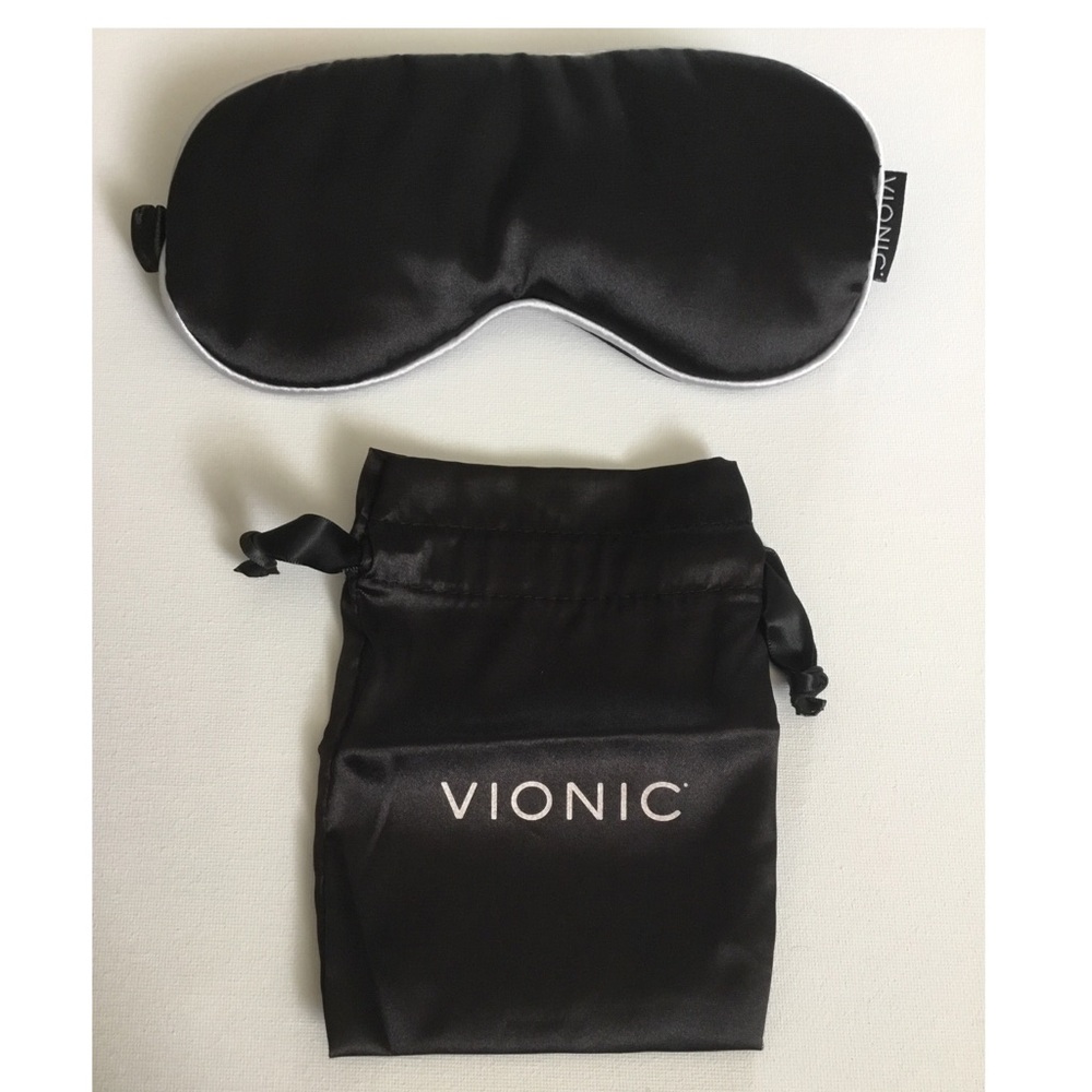 Vionic Black VR Eye Mask with Contoured Comfort